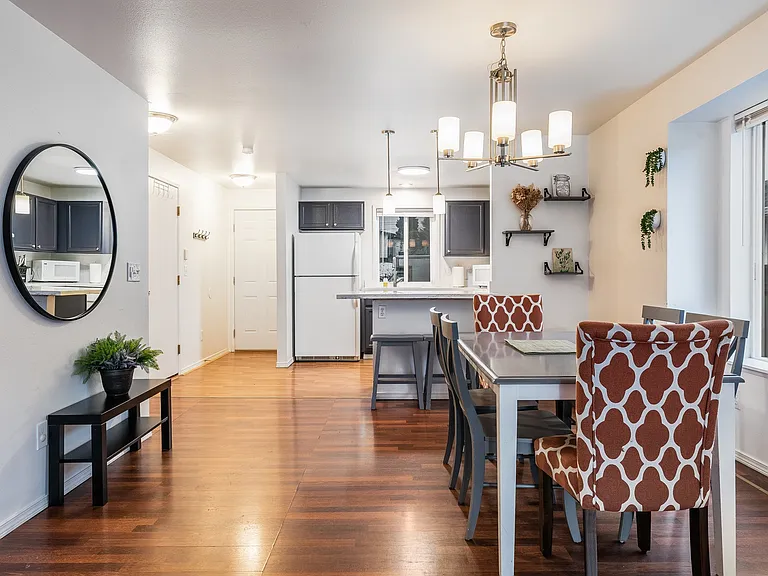 2141 S Sheridan Ave — Photo 4