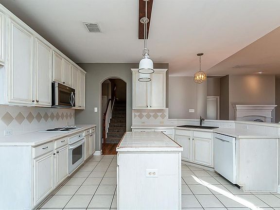 4th image of 5241 Scenic Point Dr