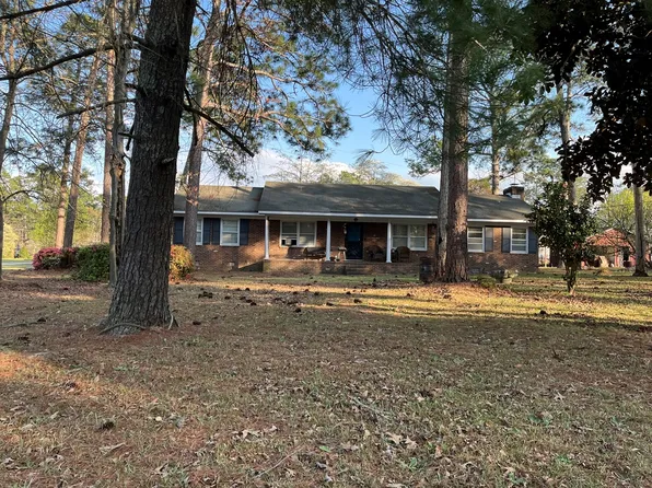 4805 Madison Dr, Hope Mills, NC 28348