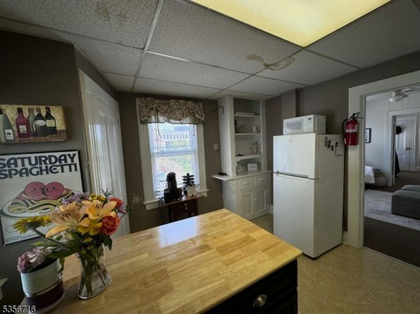 14 Cottage Pl APT 1