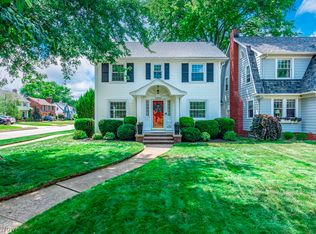 2050 Hampton Rd, Rocky River, OH 44116