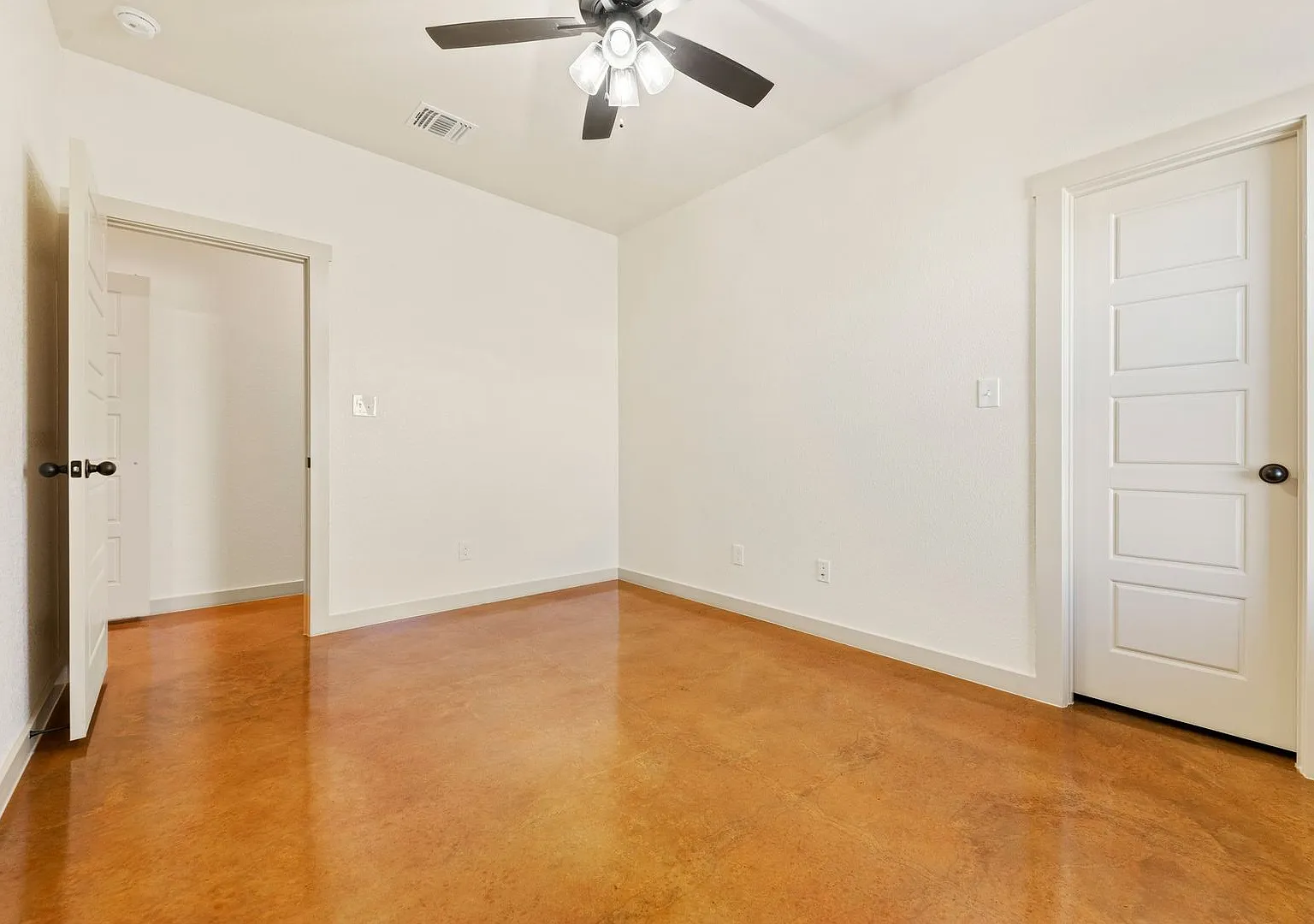 3 bed, 1367 sqft, $1,545 — Photo 2