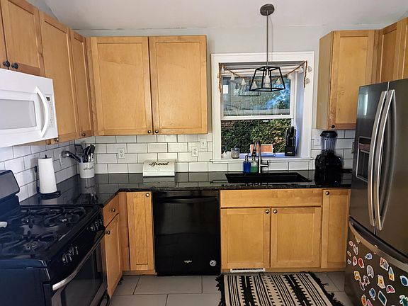 2nd image of 280 Richmond St #A