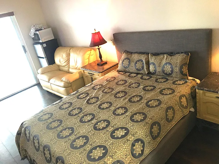 Furnished Modern Decor