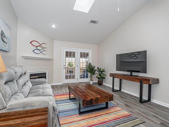 3rd image of 119 Barrington Dr