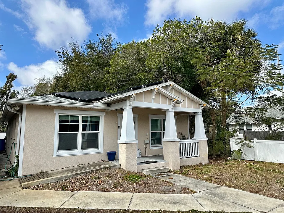 1121 Dr Martin Luther King Jr St S