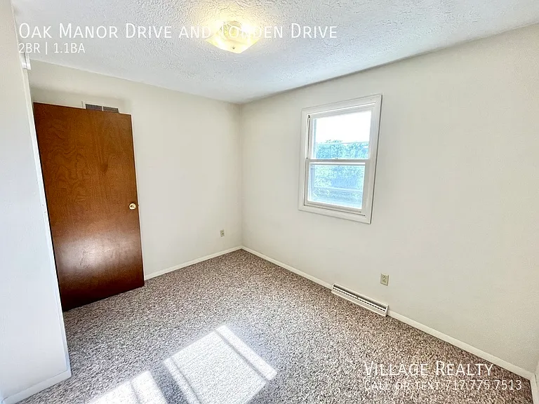 Oak Manor Dr — Photo 31
