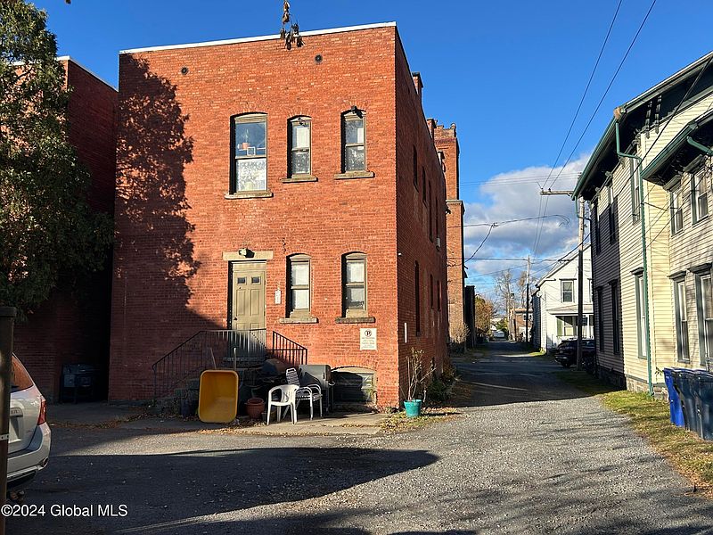 3rd image of 810 23RD Street