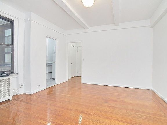 3rd image of 135 E 50th St APT 7A