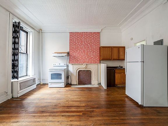 2nd image of 809 Lexington Ave APT 3R