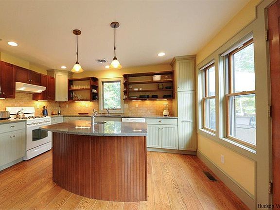 4th image of 45 Gibbons Ln