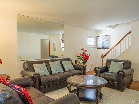 3rd image of 932 Cherry Lane