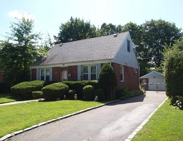 1st image of 122 Colonial Ave