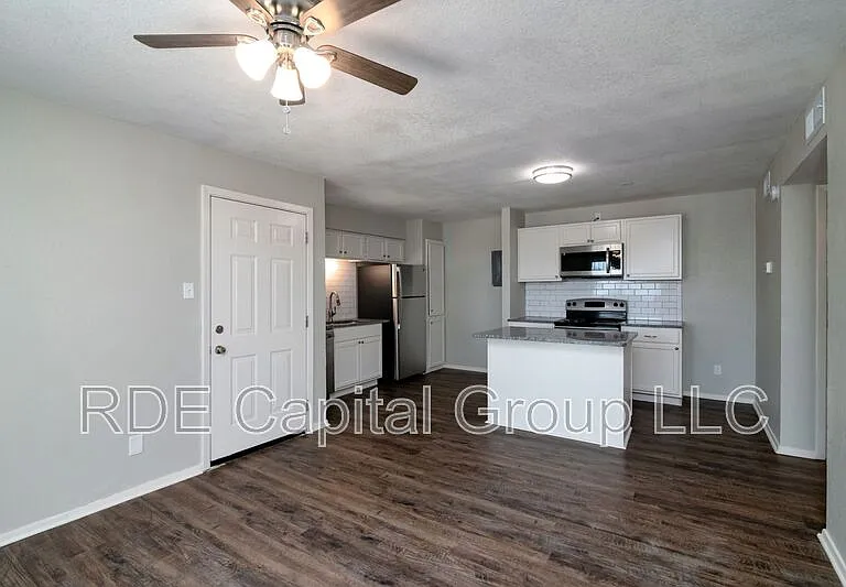 8045 W Elizabeth Ln #223 — Photo 9