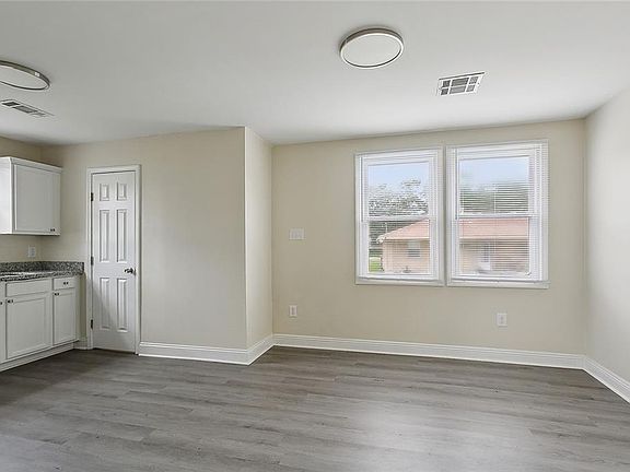 5th image of 6421 Music St