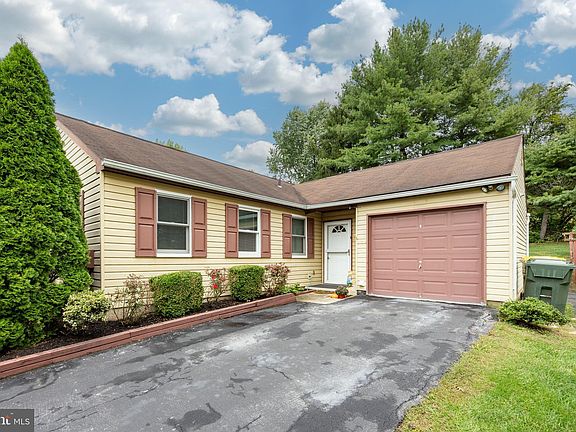 2nd image of 1209 New Hampshire Ln