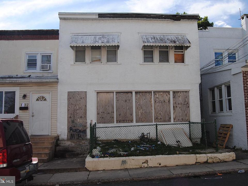 2nd image of 1434 Summit Ave