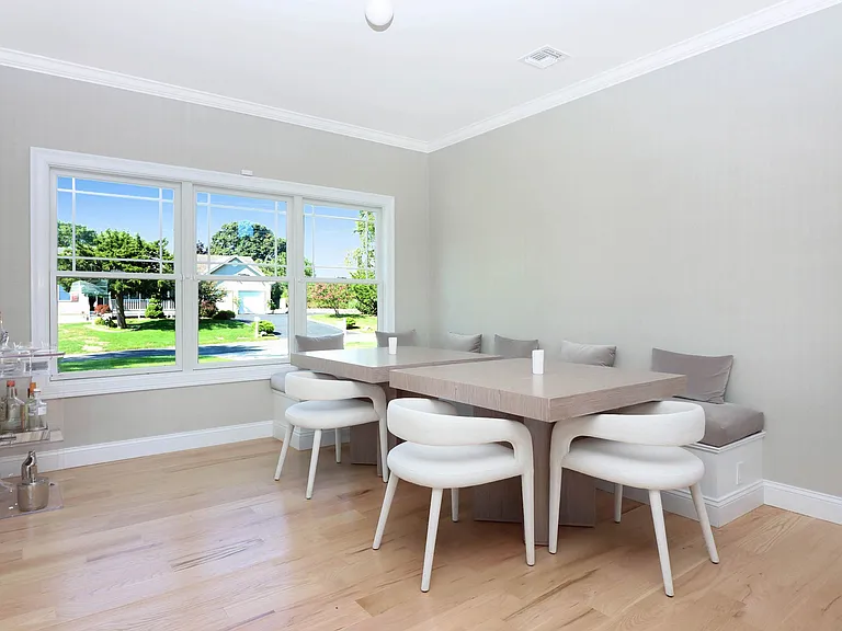 950 Tasker Ln — Photo 10