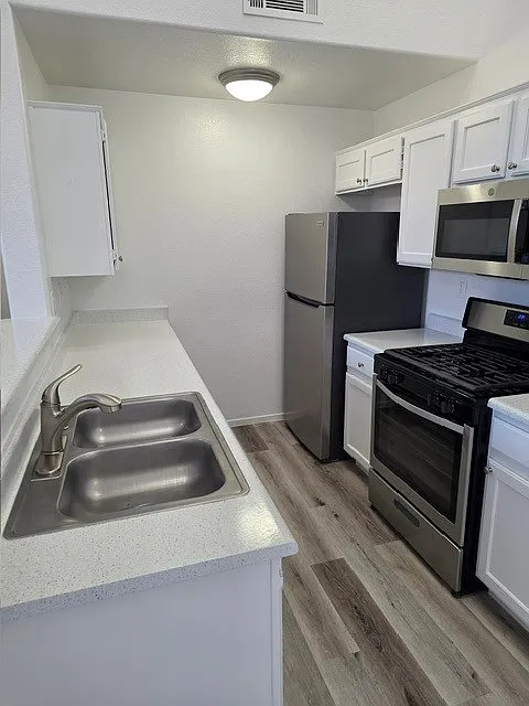 2 bed, 2.5 bath, 1020 sqft, $1,749 — Photo 2