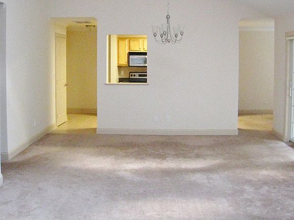 4th image of 173 Oakbrook Cmns