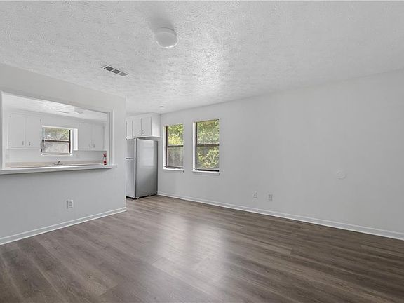 5th image of 233 Tanglewood Dr #B