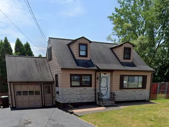 16 Wilbert Dr, North Syracuse, NY 13212