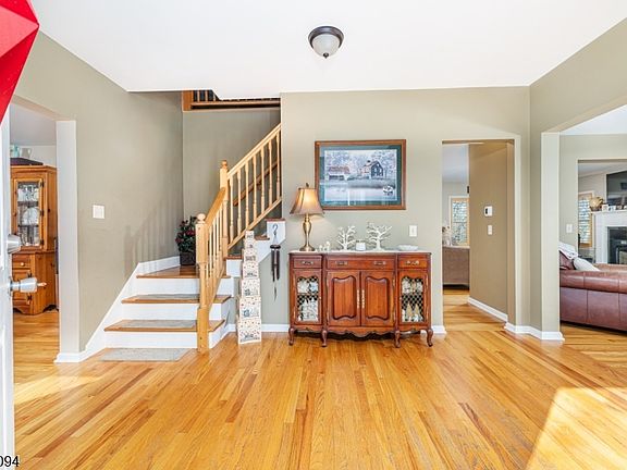 4th image of 42 Mordaunt Rd