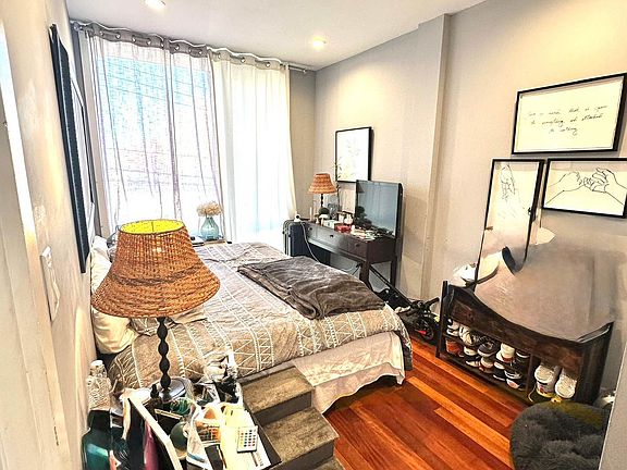 4th image of 21-34 Broadway #2G