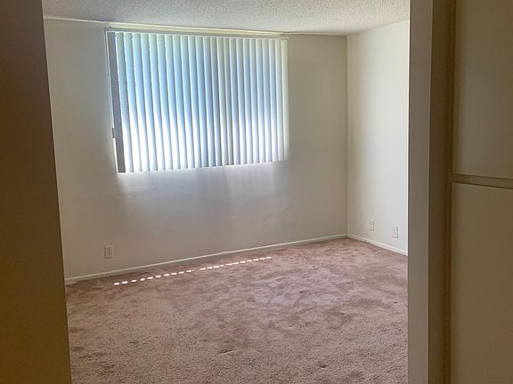 5th image of 18550 Prairie St