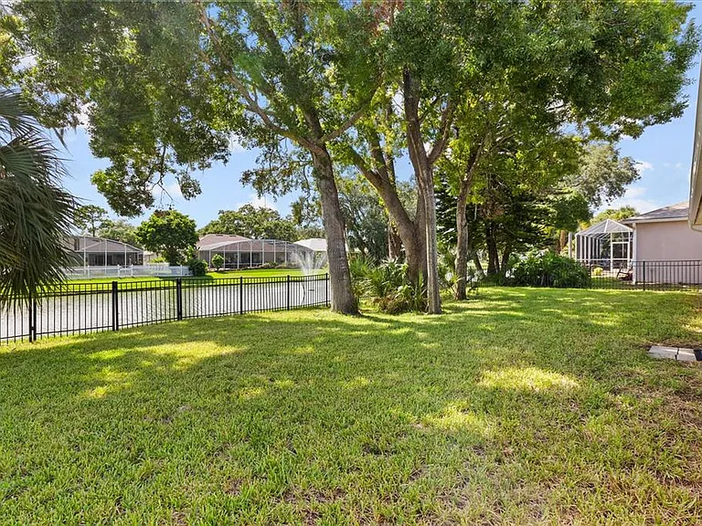 410 Central Mariners Dr — Photo 6