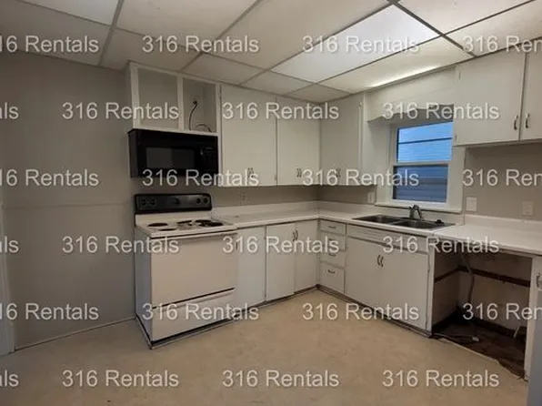 825 N Walnut St, Newton, KS 67114