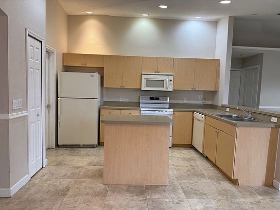 3rd image of 223 Grouper Ct