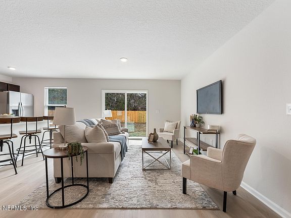 4th image of 918 DEERWOOD Circle S