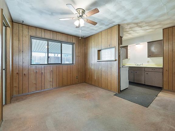 3rd image of 216 Menlo Dr