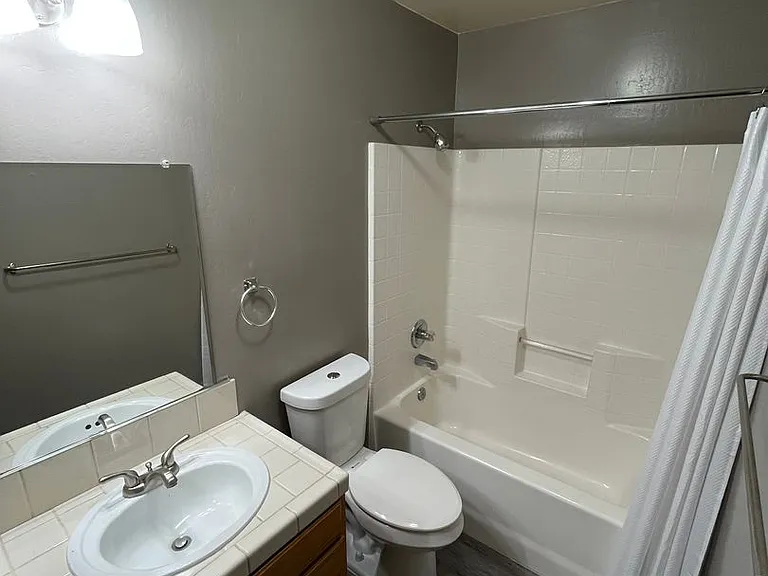 1737 W Median Ave — Photo 7
