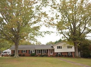 35 Rollingreen Rd, Greer, SC 29651