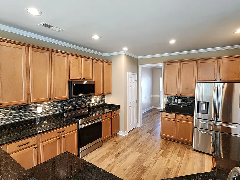 102 Waters Reach Ln — Photo 5