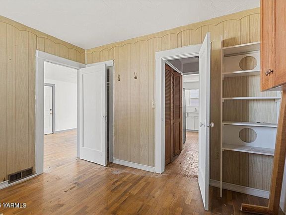 5th image of 212 N 3rd St