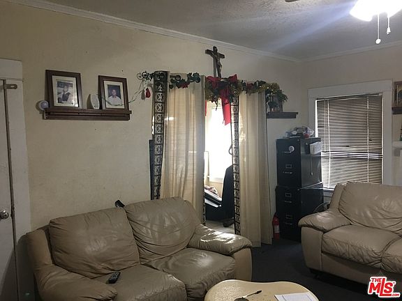 2nd image of 915 W 41st Dr