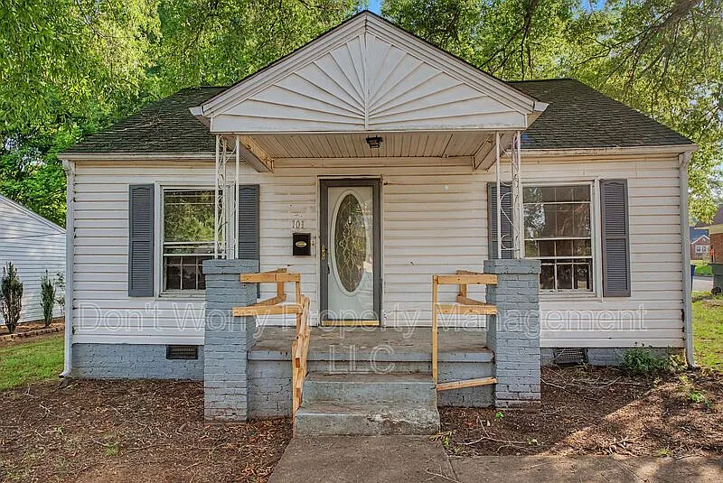 2 bed, 1.0 bath, 806 sqft, $1,100 — Photo 1