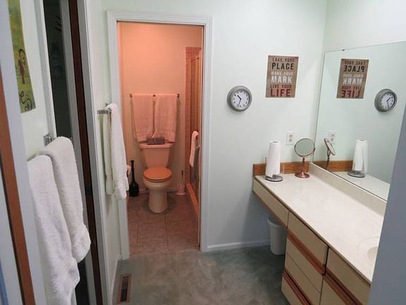 4th image of 3303 Pine Grove Dr #2