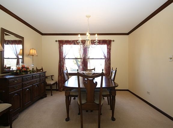 5th image of 184 Grovenor Dr