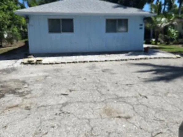 5464 Phillips St, Bokeelia, FL 33922