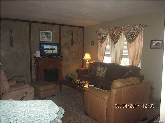 4th image of 79 Mayberry Dr W