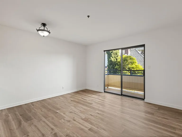 324 Catalpa St #205 — Photo 10