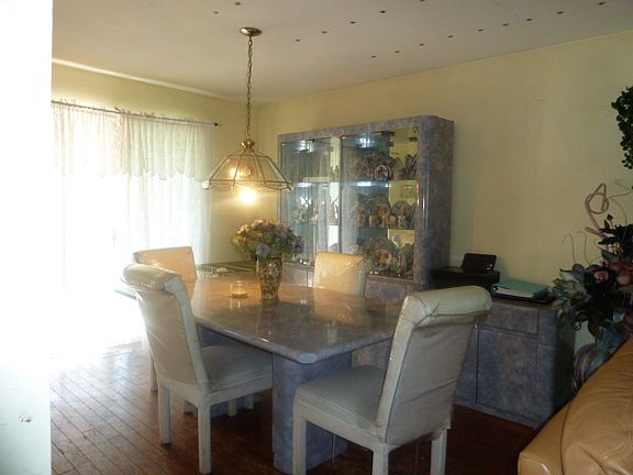 3rd image of 709 Larsen Avenue