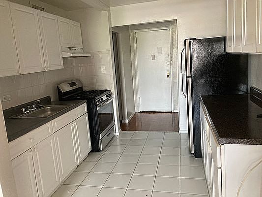 2nd image of 514 Rockaway Pkwy #5J