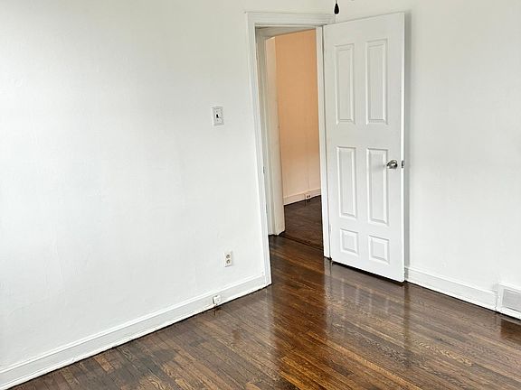 4th image of 4560 Vista St