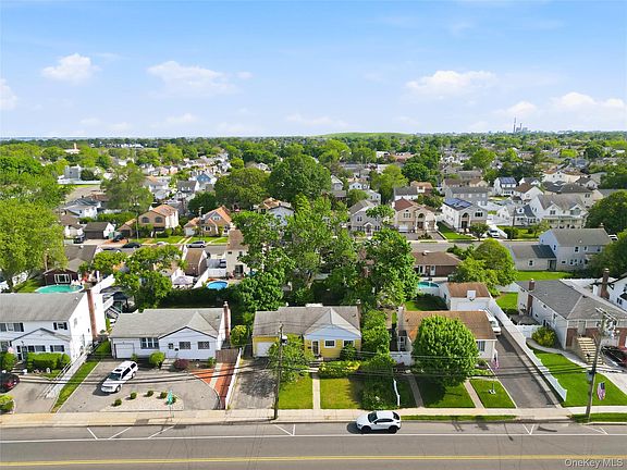 4th image of 132 Davison Avenue