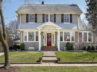 521 Carleton Ave, Glen Ellyn, IL